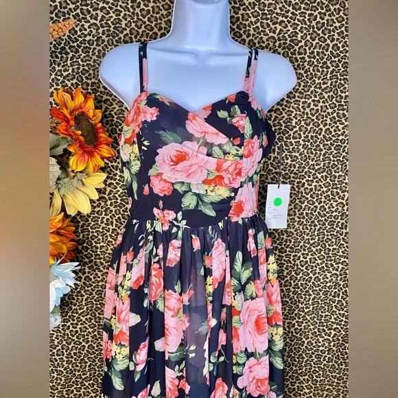 ❌SOLD❌🦋B2G1🦋UNIQUE VINTAGE Black & Pink Floral Reed Swing Dress NWT | MEDIUM | - Picture 7 of 13